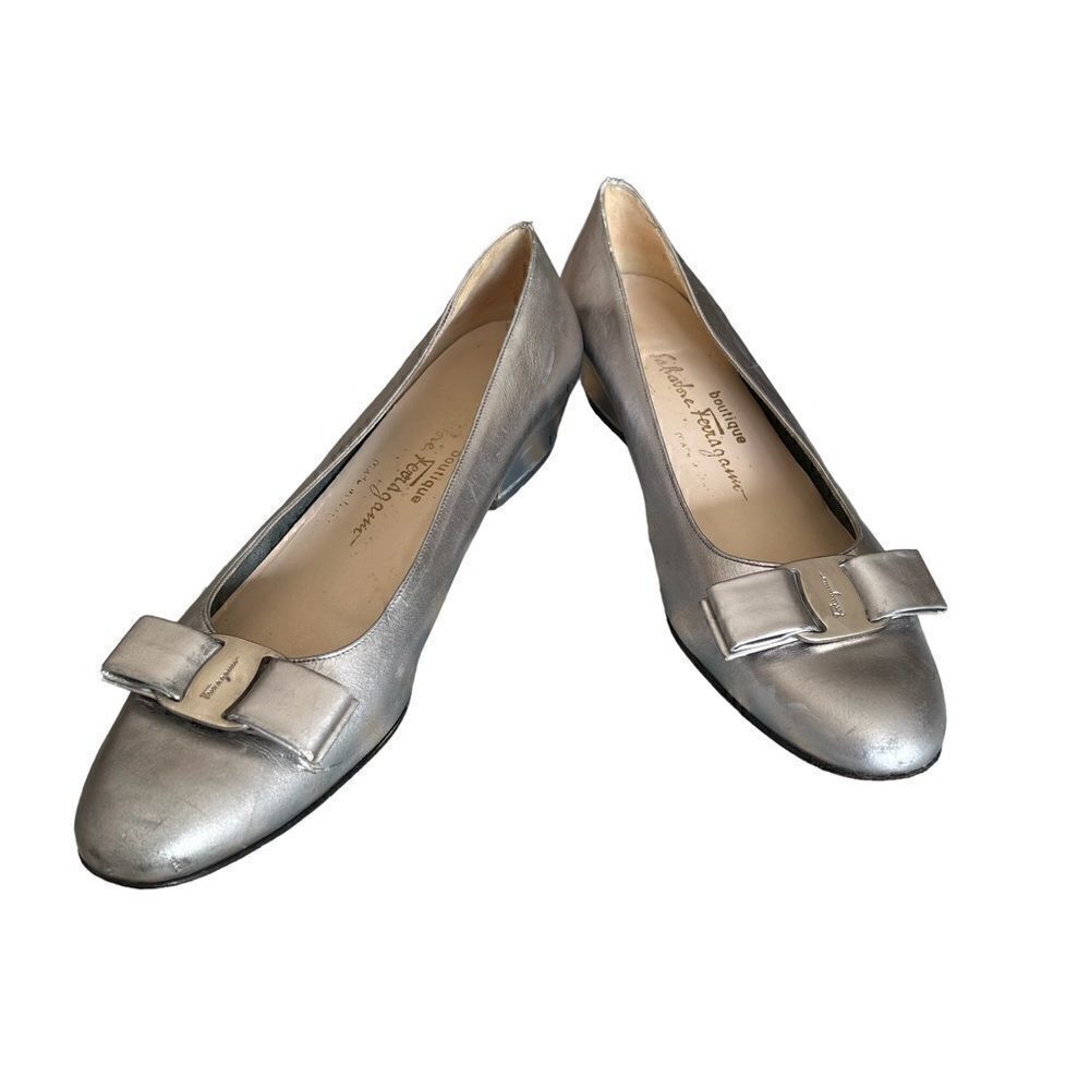 Vintage Salvatore Ferragamo Silver Flat Shoes -Sz 8 1/2